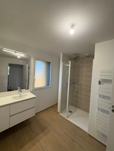 🛁 Transformation de votre salle de bain : installation de sanitaires en rénovation à Pornichet