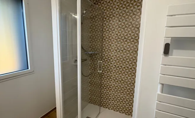 🛁 Transformation de votre salle de bain : installation de sanitaires en rénovation à Pornichet