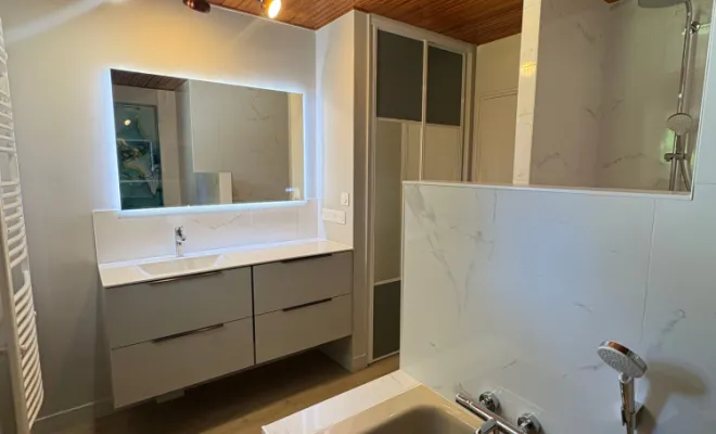 Avant / après d’une rénovation complète de salle de bain 🔨✨ à Saint-Nazaire, Guérande, GUIHO PLOMBERIE